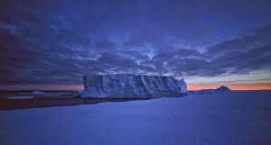 http://commons.wikimedia.org/wiki/File:Antarctic-light_066_hg.jpg